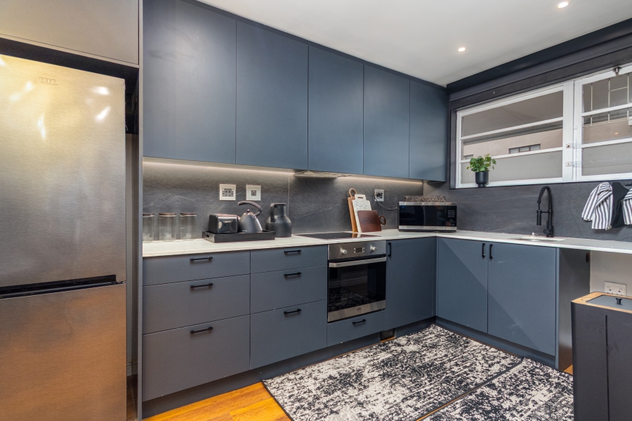 To Let 2 Bedroom Property for Rent in Green Point Western Cape